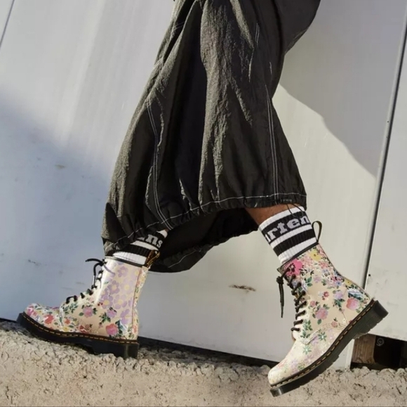 Host Pick 🎉 New Dr. Martens 1460 8-Eye Boot - Parchment / Floral Mashup - Picture 2 of 13